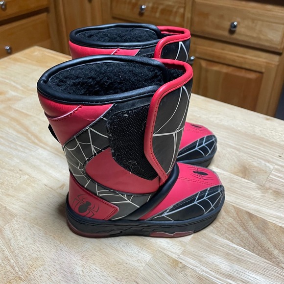 Marvel Spider-Man Kids Light Up Snow Boots Size 7 Red Black Winter Shoes - Picture 1 of 6